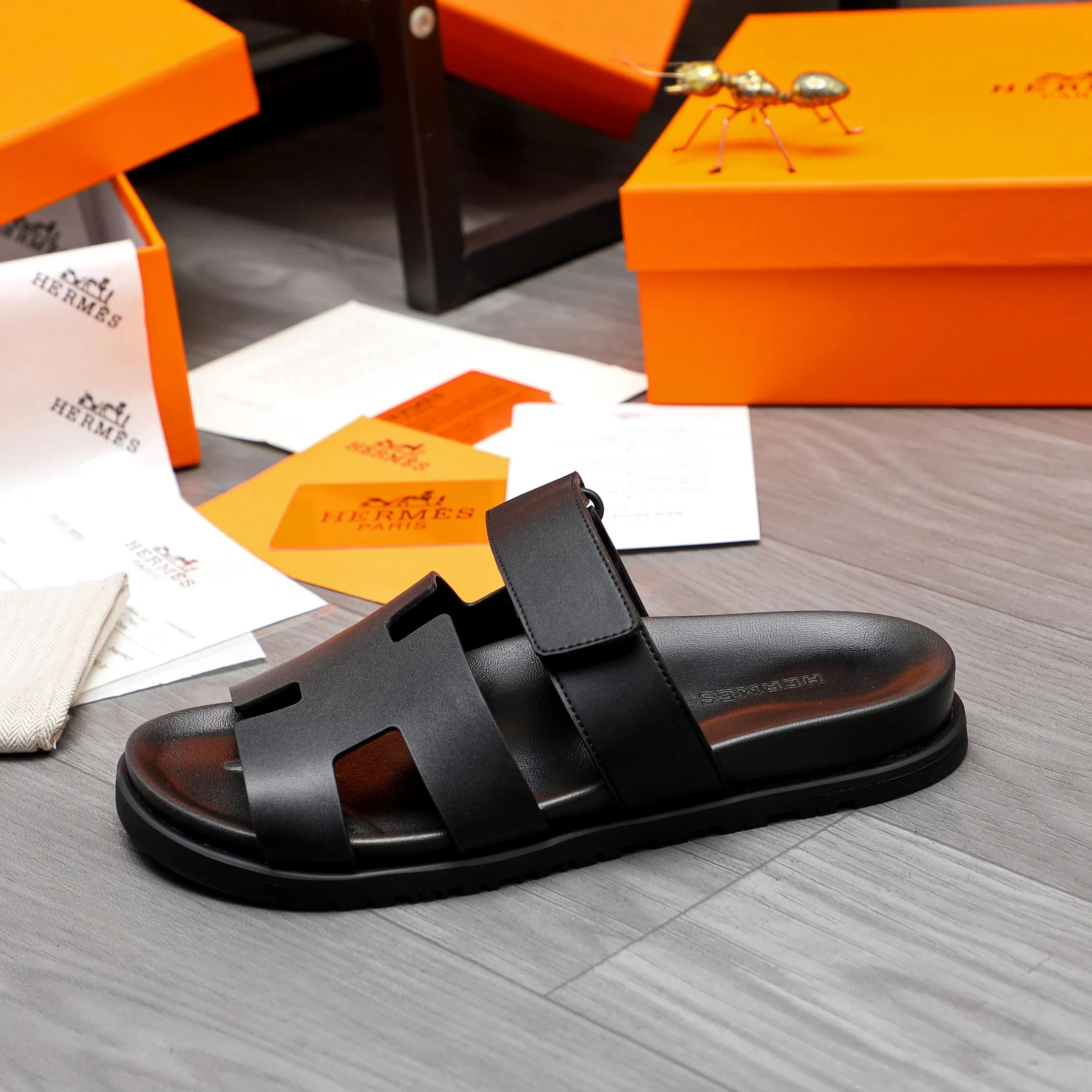 Men's shoes 💰340 Product trademark: Hermes "Hermes" Couple's slippers Regular size: 36-46 Product materials: Selected high-quality cowhide upper, microfiber lining, original outsole